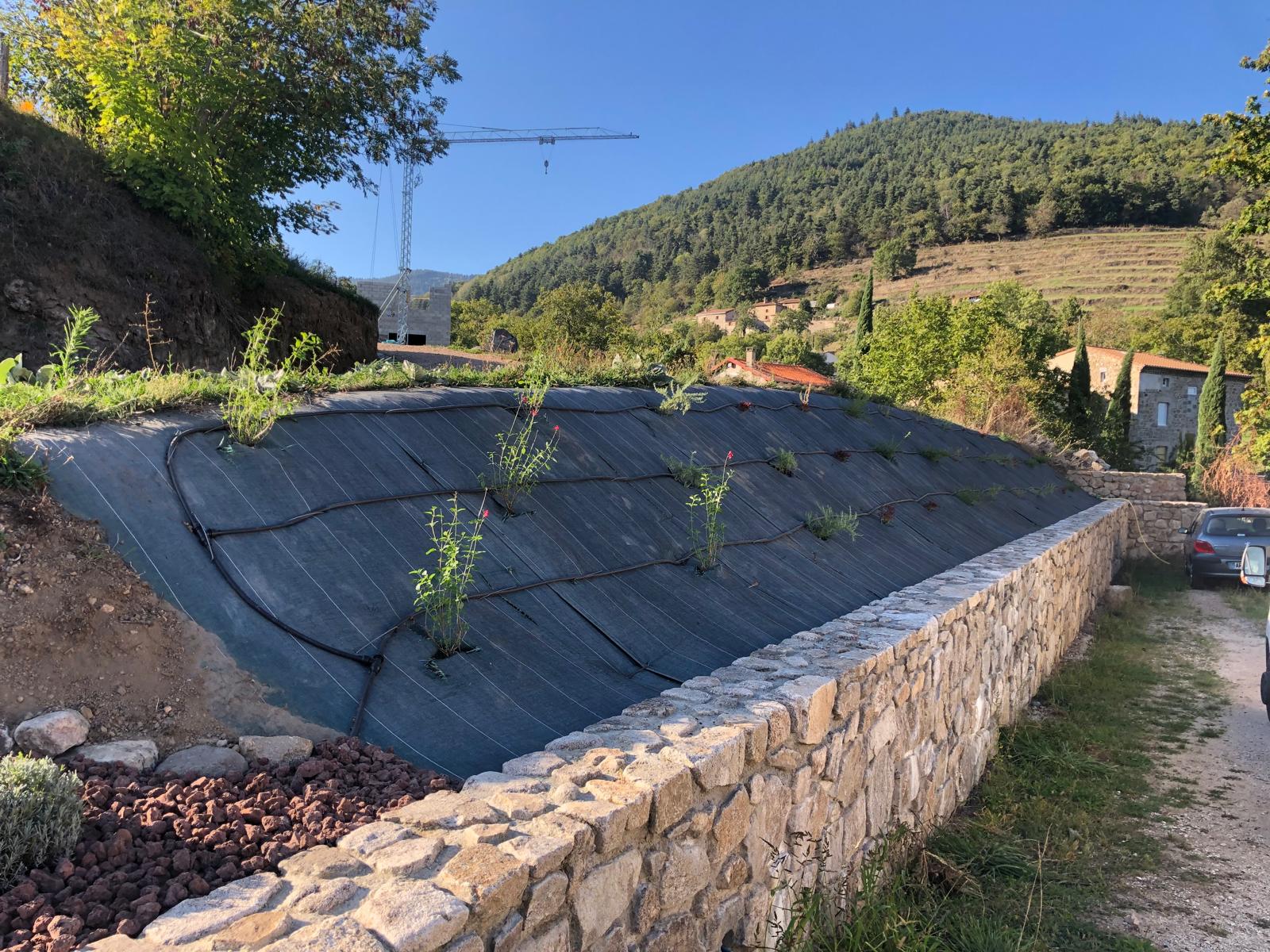 creation_paysagere_toile_paillage_gazon (2)